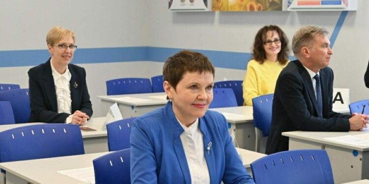 Сегодня традиционно приняли участие во Всероссийской акции «Сдаем вместе. День сдачи ЕГЭ родителями».