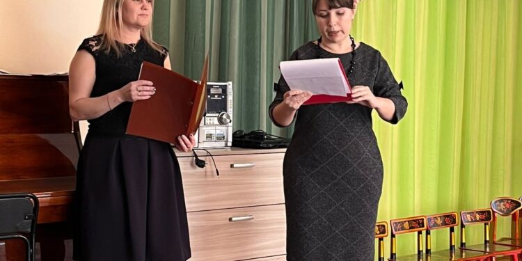 Работа в команде - это то, что позволяет обычным людям достичь необыкновенных результатов - именно с этой фразы начался сегодняшний семинар-практикум в рамках работы стажировочной площадки, на базе МАДОУ № 77. Работа в команде – это то, что позволяет обычным людям достичь необыкновенных результатов – именно с этой фразы начался сегодняшний семинар-практикум в рамках работы стажировочной площадки, на базе МАДОУ № 77.