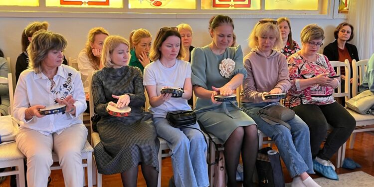 В рамках работы сетевого сообщества музыкальных руководителей апреля прошла встреча «Влияние музыкально- ритмических движений на развитие и коррекцию речи детей дошкольного возраста» В рамках работы сетевого сообщества музыкальных руководителей апреля прошла встреча «Влияние музыкально- ритмических движений на развитие и коррекцию речи детей дошкольного возраста»