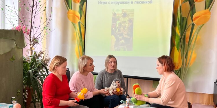 В рамках работы муниципальной методической службы на базе МАДОУ N 24 прошел семинар «Развитие игровых навыков у детей с РАС»